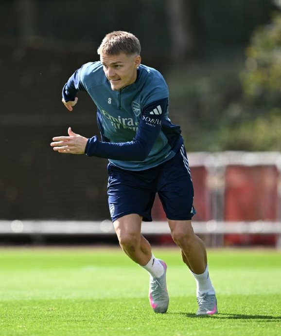 壹号game-包含集结日罗马备战英超；止住颓势细节曝光；质疑声仍在；身体对抗强度拉满的词条-壹号game