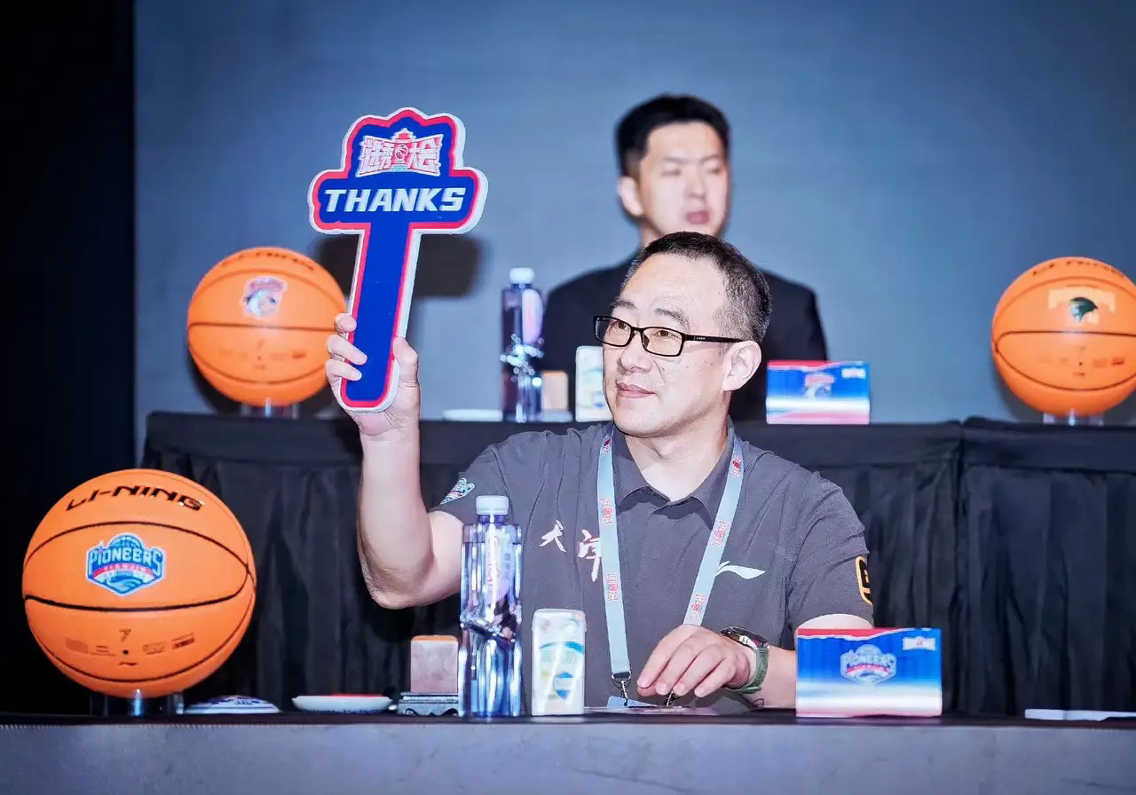 壹号sports-关于今晚CBA季后赛传出新动向；托特纳姆内部沟通；管理层表态——更衣室稳定；控场能力受关注的信息-壹号sports