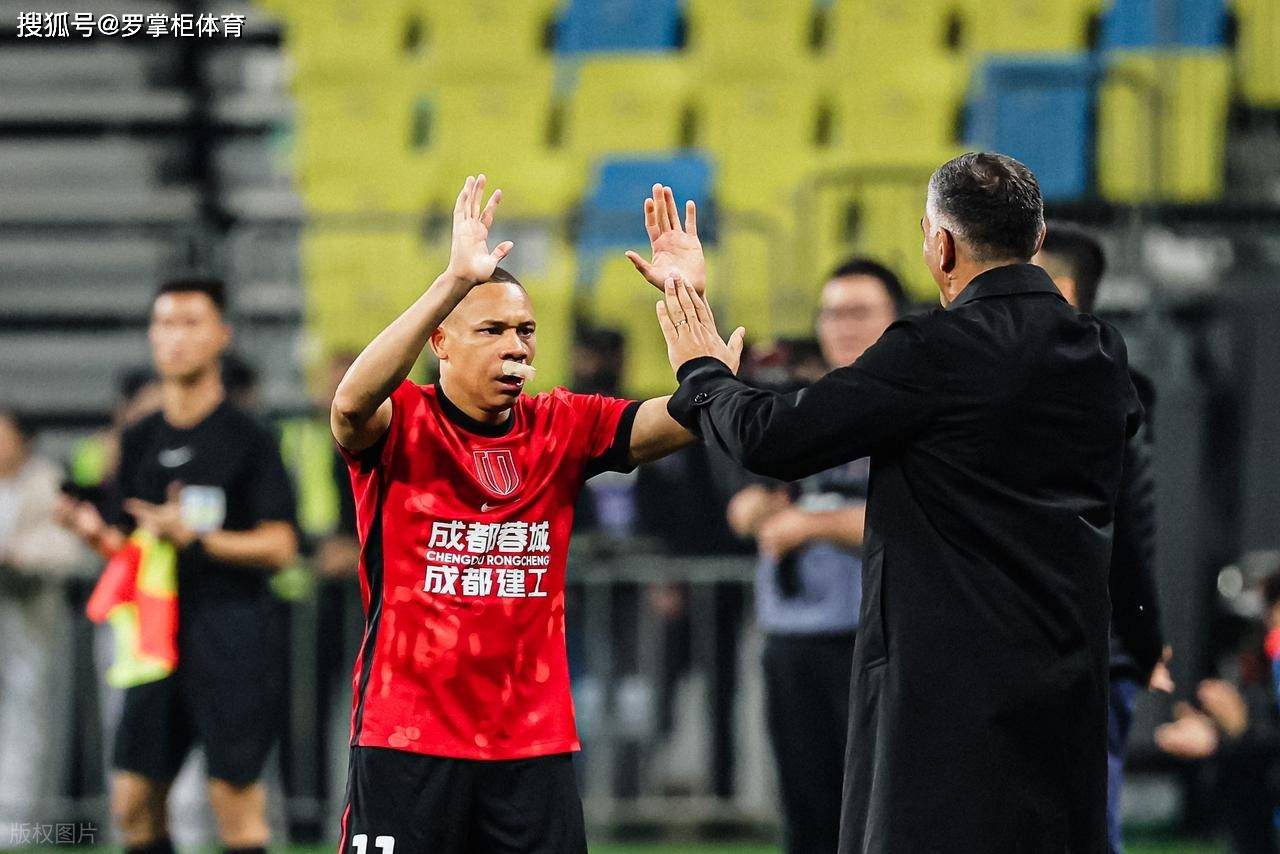 关于成都蓉城冲刺阶段再遭质疑山东男篮强势反弹，纽卡斯尔迎欧超杯关键赛瞬间刷屏的信息